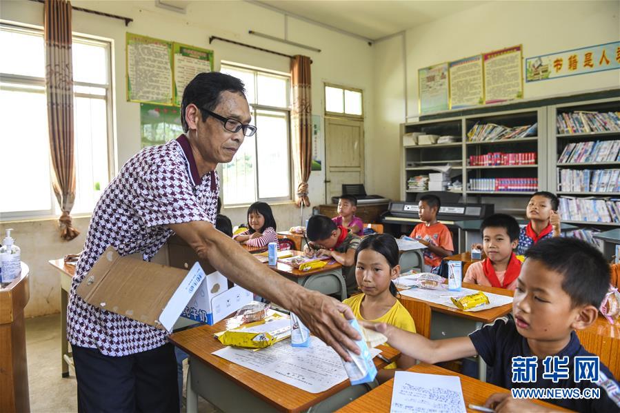 (新華全媒頭條·圖文互動)(12)歷史交匯點上的宏偉藍圖——《中共中央關(guān)于制定國民經(jīng)濟和社會發(fā)展第十四個五年規(guī)劃和二〇三五年遠景目標的建議》誕生記
