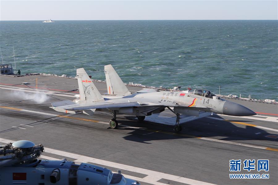 (圖文互動)(2)首批從高中招收的艦載戰(zhàn)斗機飛行員成功完成航母資質(zhì)認證