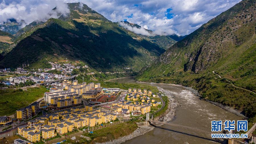 （決戰(zhàn)決勝脫貧攻堅&middot;圖文互動）（4）搬遷點的快樂事&mdash;&mdash;云南努力讓搬遷群眾安居樂業(yè)