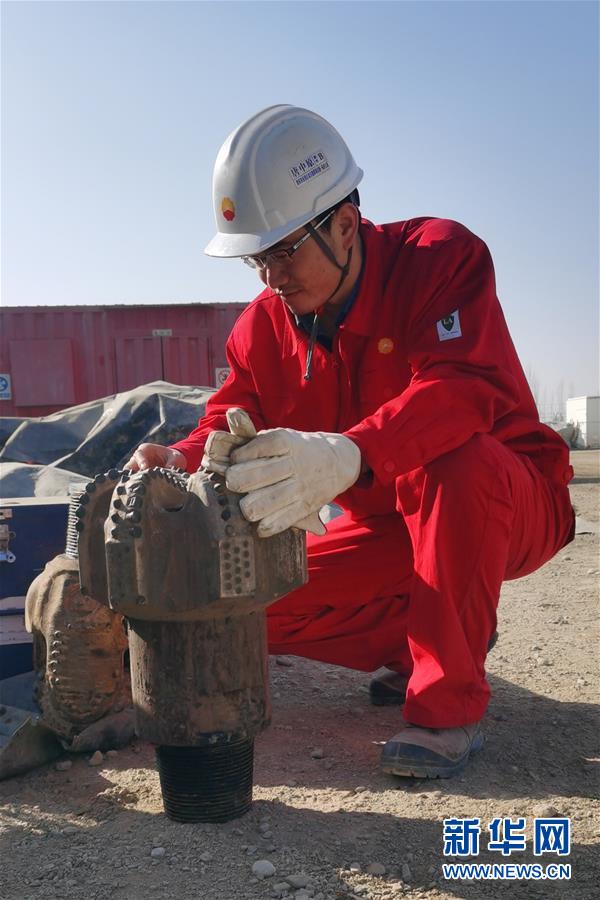 （青春的夢想 青春的奮斗&middot;圖文互動(dòng)）（3）年輕，就要無悔擔(dān)當(dāng)&mdash;&mdash;青春在奉獻(xiàn)中閃光