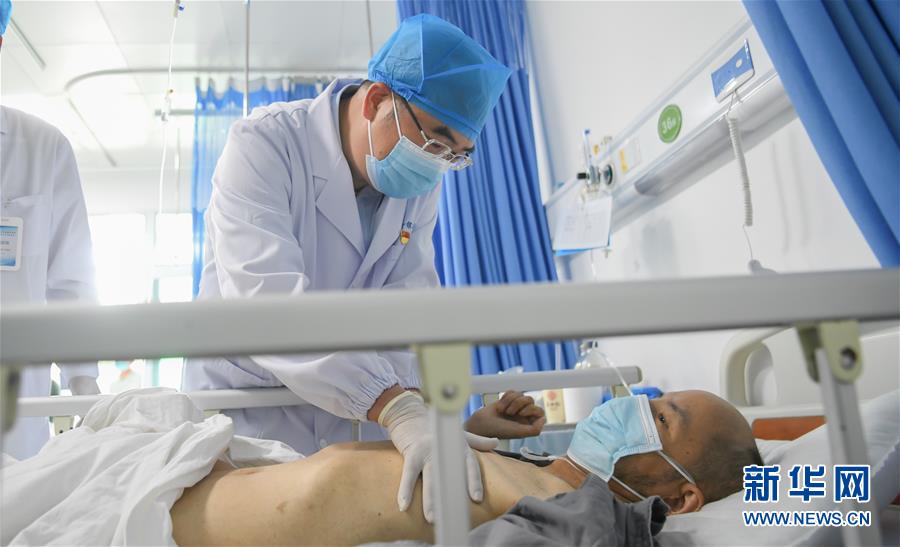 （抗疫先進(jìn)事跡&middot;圖文互動）（4）張定宇：疫情&ldquo;暴風(fēng)眼&rdquo;里，&ldquo;漸凍&rdquo;之軀與時間賽跑