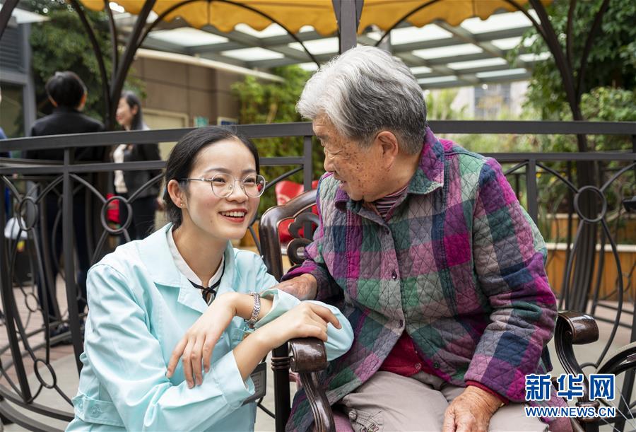 (新華全媒頭條·五中全會精神在基層·圖文互動)(3)奮發(fā)新青年 逐夢新征程——各地青年學(xué)習(xí)貫徹落實五中全會精神觀察