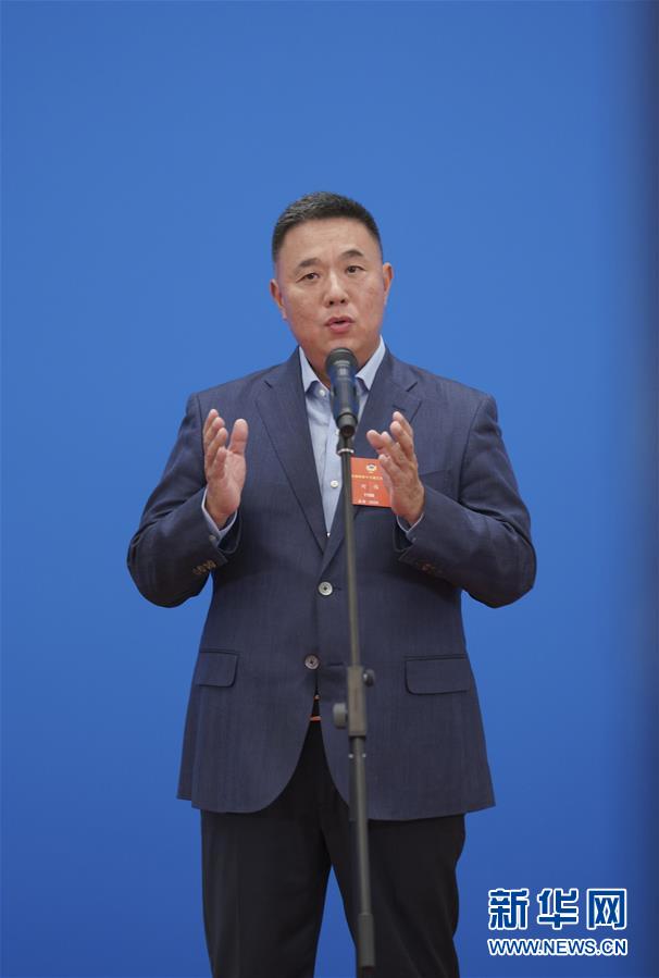 （兩會(huì)&middot;政協(xié)開幕）（4）接受采訪