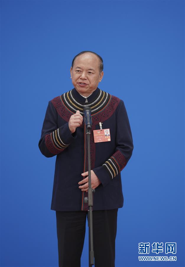 （兩會(huì)&middot;政協(xié)開幕）（6）接受采訪