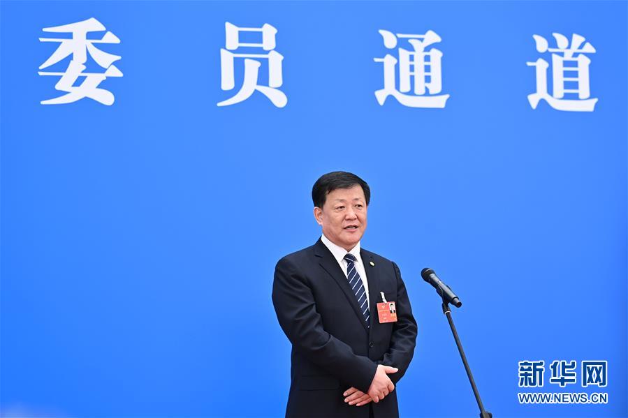 （兩會&middot;XHDW）（2）接受采訪