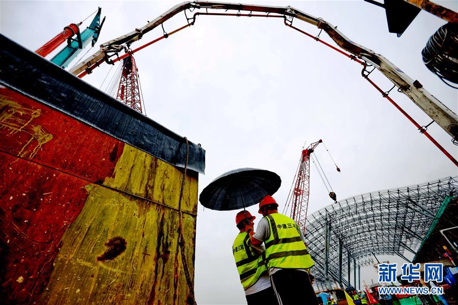 (兩會·熱點(diǎn)畫報)(20)代表委員建言統(tǒng)籌做好經(jīng)濟(jì)社會發(fā)展工作