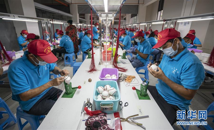 （新華全媒頭條&middot;兩會(huì)特別報(bào)道&middot;圖文互動(dòng)）（6）守住底線(xiàn) 穩(wěn)中求進(jìn)&mdash;&mdash;從全國(guó)兩會(huì)看&ldquo;六穩(wěn)&rdquo;&ldquo;六保&rdquo;如何發(fā)力