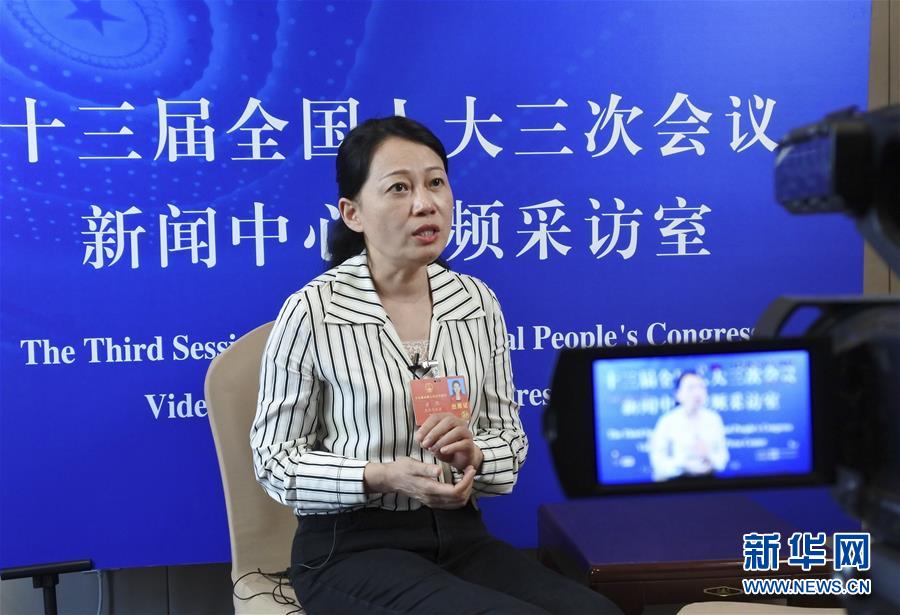 （兩會(huì)&middot;熱點(diǎn)畫(huà)報(bào)）（2）代表委員聚焦民法典草案