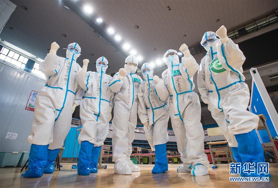 （新華全媒頭條&middot;圖文互動(dòng)）（1）從人民中汲取磅礴力量&mdash;&mdash;習(xí)近平總書記同出席2020年全國(guó)兩會(huì)人大代表、政協(xié)委員共商國(guó)是紀(jì)實(shí)