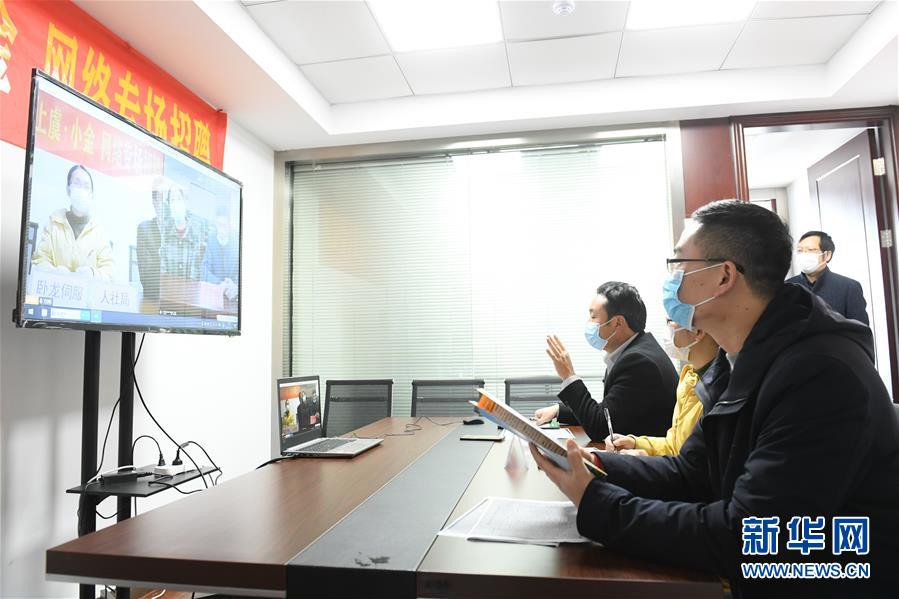 （新華全媒頭條&middot;圖文互動(dòng)）（18）從人民中汲取磅礴力量&mdash;&mdash;習(xí)近平總書記同出席2020年全國(guó)兩會(huì)人大代表、政協(xié)委員共商國(guó)是紀(jì)實(shí)