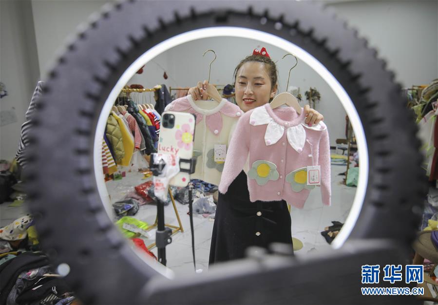 (新華全媒頭條·兩會(huì)精神看落實(shí)·圖文互動(dòng))(4)培育新機(jī) 開辟新局——落實(shí)全國兩會(huì)精神激發(fā)經(jīng)濟(jì)發(fā)展新動(dòng)能述評