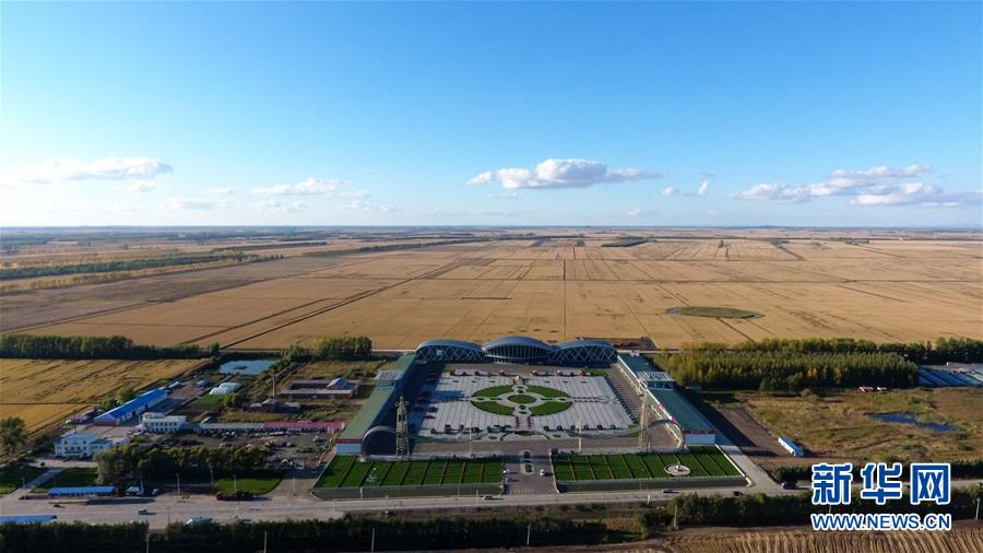 （新華全媒頭條&middot;圖文互動(dòng)）（15）潮起東方萬象新&mdash;&mdash;以習(xí)近平同志為核心的黨中央團(tuán)結(jié)帶領(lǐng)全黨全軍全國(guó)各族人民貫徹落實(shí)黨的十九大精神紀(jì)實(shí)