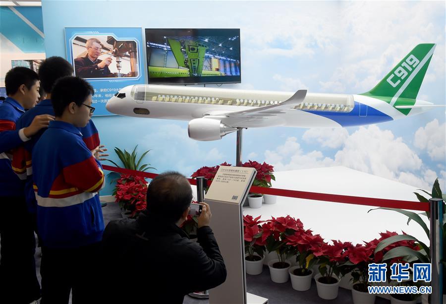 (新華全媒頭條·圖文互動)(3)從歷史中汲取繼續(xù)前進(jìn)的力量——習(xí)近平總書記參觀慶祝改革開放40周年大型展覽側(cè)記