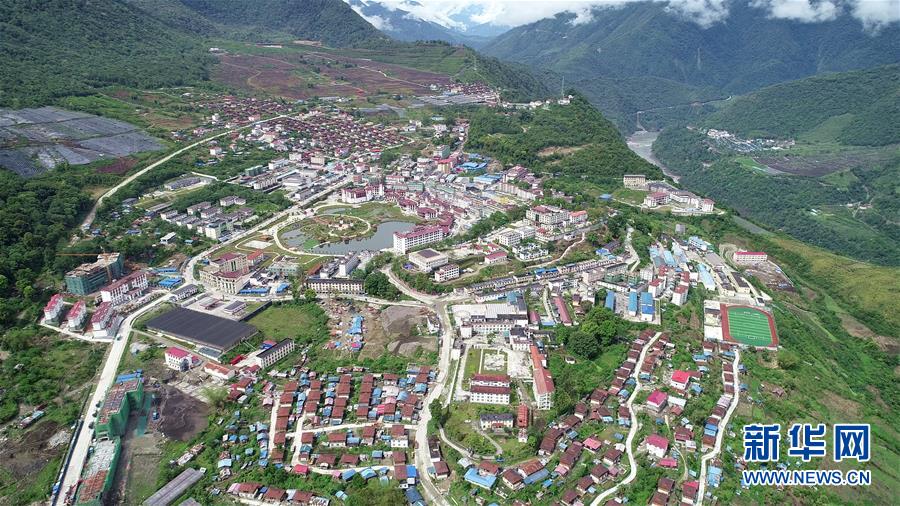 （兩會前夕看落實&middot;圖文互動）（1）格?；ㄩ_ 幸福路寬&mdash;&mdash;西藏落實習近平總書記全國兩會重要講話精神紀實
