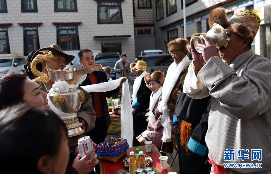 （兩會前夕看落實&middot;圖文互動）（4）格?；ㄩ_ 幸福路寬&mdash;&mdash;西藏落實習近平總書記全國兩會重要講話精神紀實