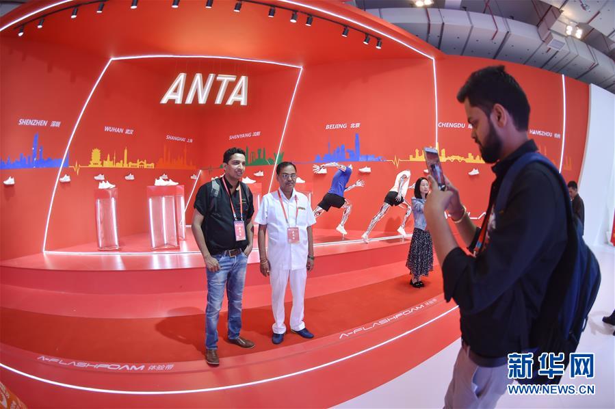 （新華全媒頭條&middot;圖文互動）（9）上下同心再出發(fā)&mdash;&mdash;習(xí)近平總書記同出席2019年全國兩會人大代表、政協(xié)委員共商國是紀(jì)實(shí)