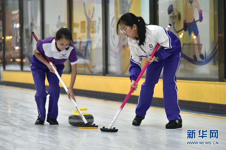 （體育&middot;圖文互動）（4）（在習(xí)近平新時代中國特色社會主義思想指引下&mdash;&mdash;新時代新作為新篇章&middot;總書記關(guān)心的百姓身邊事）奔跑吧，少年！&mdash;&mdash;體育讓孩子們插上強壯的翅膀（配本社同題文字稿）