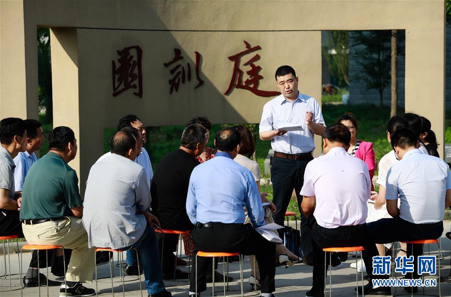 （新華全媒頭條&middot;圖文互動）（10）開啟法治中國新時代&mdash;&mdash;以習(xí)近平同志為核心的黨中央推進(jìn)全面依法治國紀(jì)實(shí)