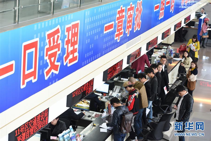 （新華全媒頭條&middot;圖文互動）（2）開啟法治中國新時代&mdash;&mdash;以習(xí)近平同志為核心的黨中央推進(jìn)全面依法治國紀(jì)實(shí)