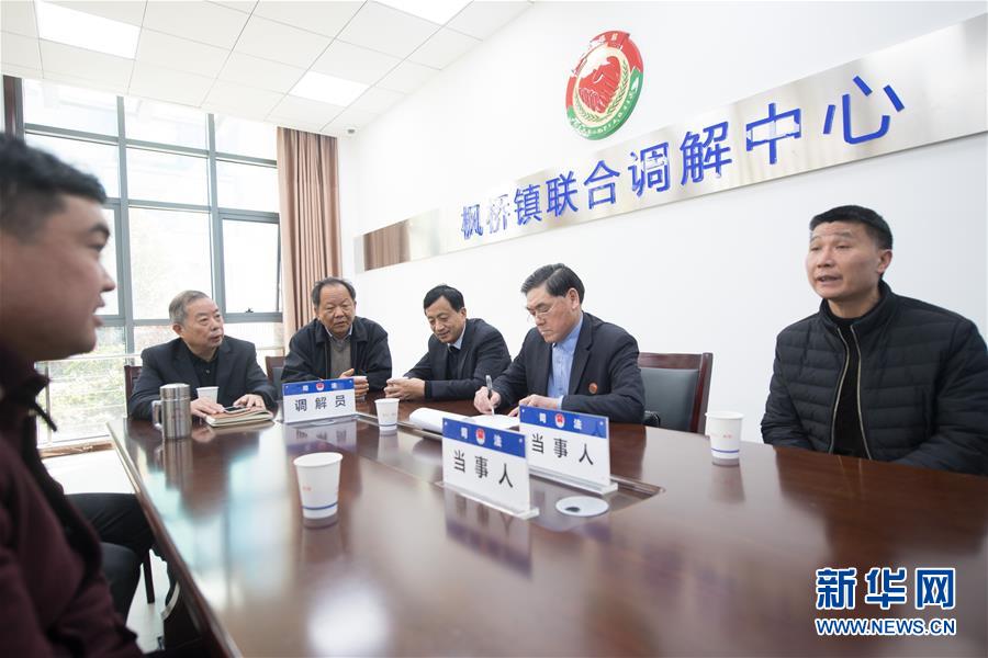 （新華全媒頭條&middot;圖文互動）（7）開啟法治中國新時代&mdash;&mdash;以習(xí)近平同志為核心的黨中央推進(jìn)全面依法治國紀(jì)實(shí)