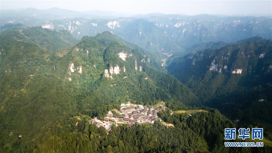 (在習(xí)近平新時代中國特色社會主義思想指引下——新時代新作為新篇章·總書記關(guān)切脫貧事·圖文互動)(1)精準(zhǔn)扶貧:提速脫貧奔小康