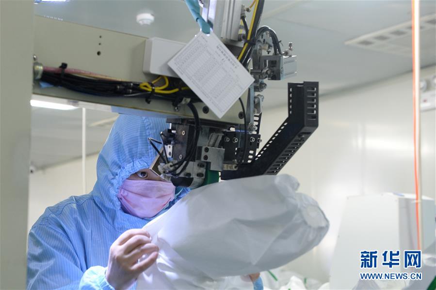 (在習(xí)近平新時(shí)代中國(guó)特色社會(huì)主義思想指引下——新時(shí)代新作為新篇章·習(xí)近平總書(shū)記關(guān)切事·圖文互動(dòng))(4)當(dāng)億萬(wàn)只手緊握在一起……——戰(zhàn)“疫”一線感受中國(guó)力量