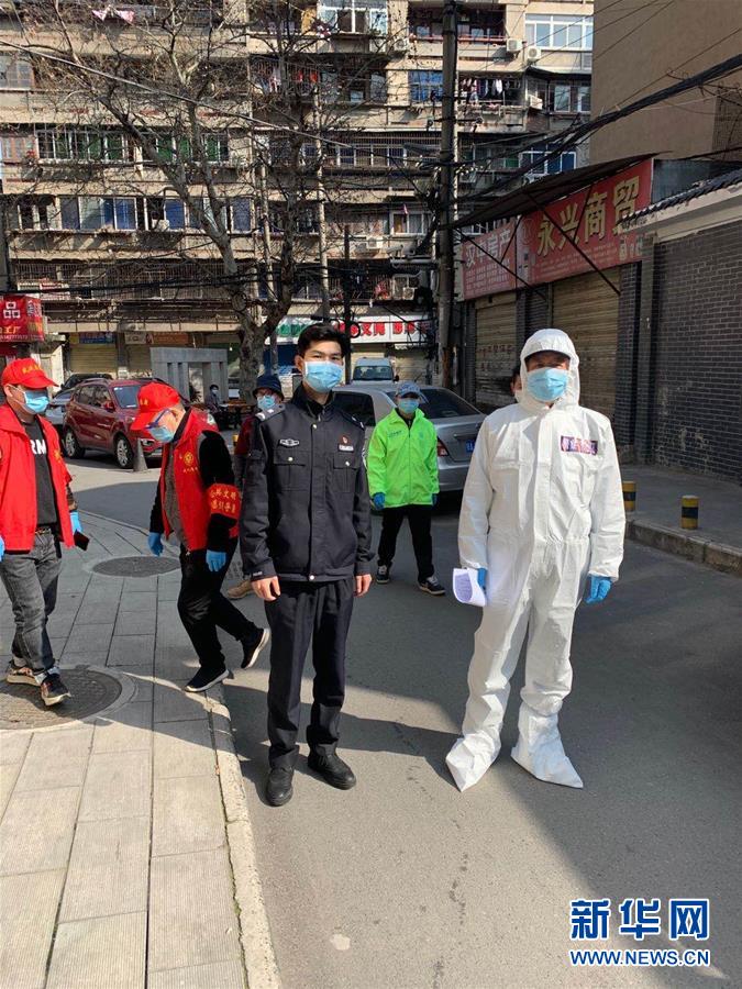 （習(xí)近平致敬的戰(zhàn)&ldquo;疫&rdquo;英雄&middot;公安干警篇&middot;圖文互動(dòng)）（6）他們，抗疫一線鑄警魂