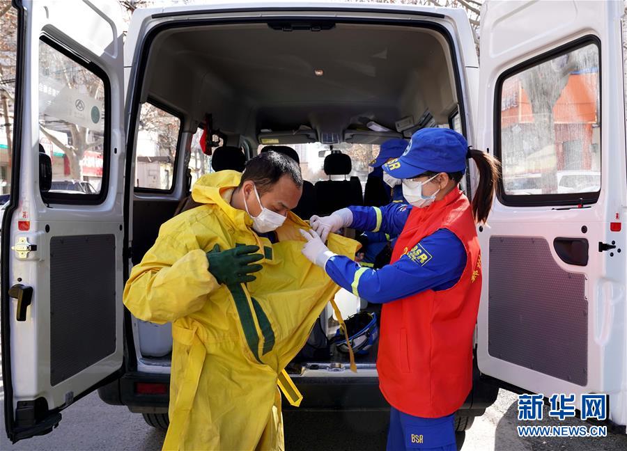 （習近平致敬的戰(zhàn)&ldquo;疫&rdquo;英雄&middot;志愿者篇&middot;圖文互動）（3）他們，微光成炬照征程