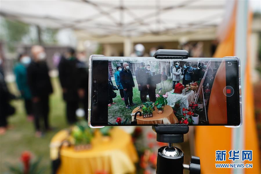 (在習(xí)近平新時(shí)代中國特色社會(huì)主義思想指引下——新時(shí)代新作為新篇章·習(xí)近平總書記關(guān)切事·圖文互動(dòng))(10)讓城市更聰明 讓經(jīng)濟(jì)更智慧——各地加快形成數(shù)字新動(dòng)能促經(jīng)濟(jì)社會(huì)行穩(wěn)致遠(yuǎn)