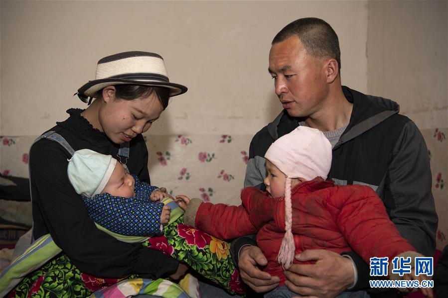 (新華全媒頭條·圖文互動)(2)春天里的5個“戰(zhàn)貧”瞬間——習(xí)近平總書記關(guān)于脫貧攻堅決策部署指引攻克最后的深貧堡壘