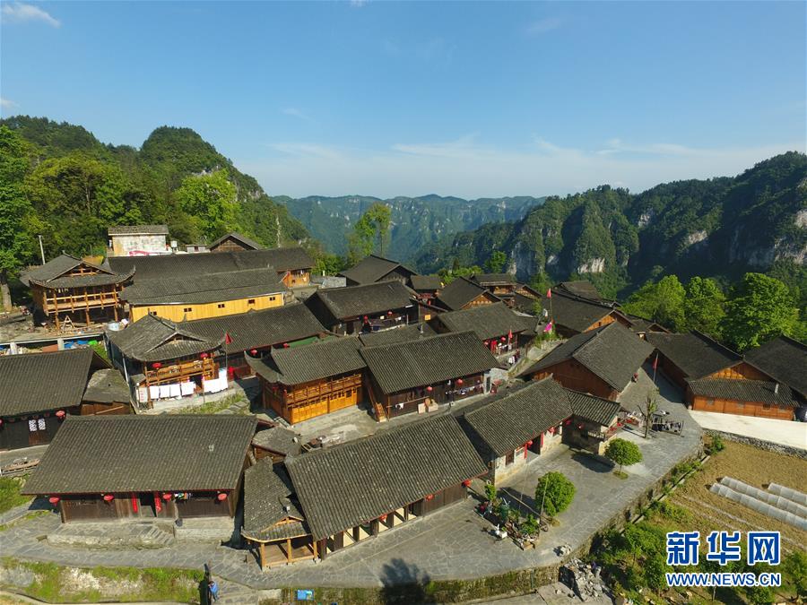 （新華全媒頭條&middot;圖文互動(dòng)）（6）初夏，循著總書記的腳步探訪產(chǎn)業(yè)扶貧新事