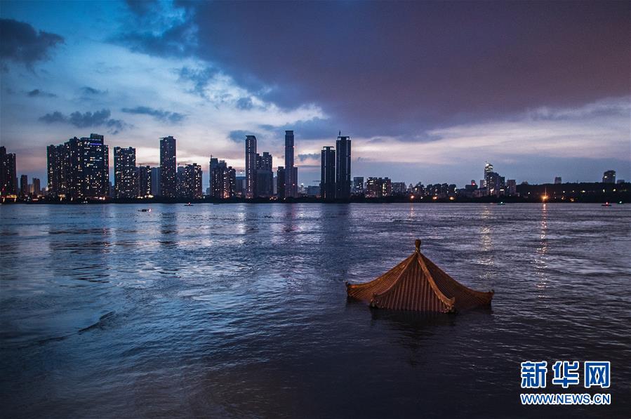 （在習(xí)近平新時(shí)代中國(guó)特色社會(huì)主義思想指引下&mdash;&mdash;新時(shí)代新作為新篇章&middot;習(xí)近平總書記關(guān)切事&middot;圖文互動(dòng)）（1）戰(zhàn)疫魔,斗洪魔&mdash;&mdash;湖北全力應(yīng)對(duì)防疫、防汛疊加&ldquo;雙考&rdquo;