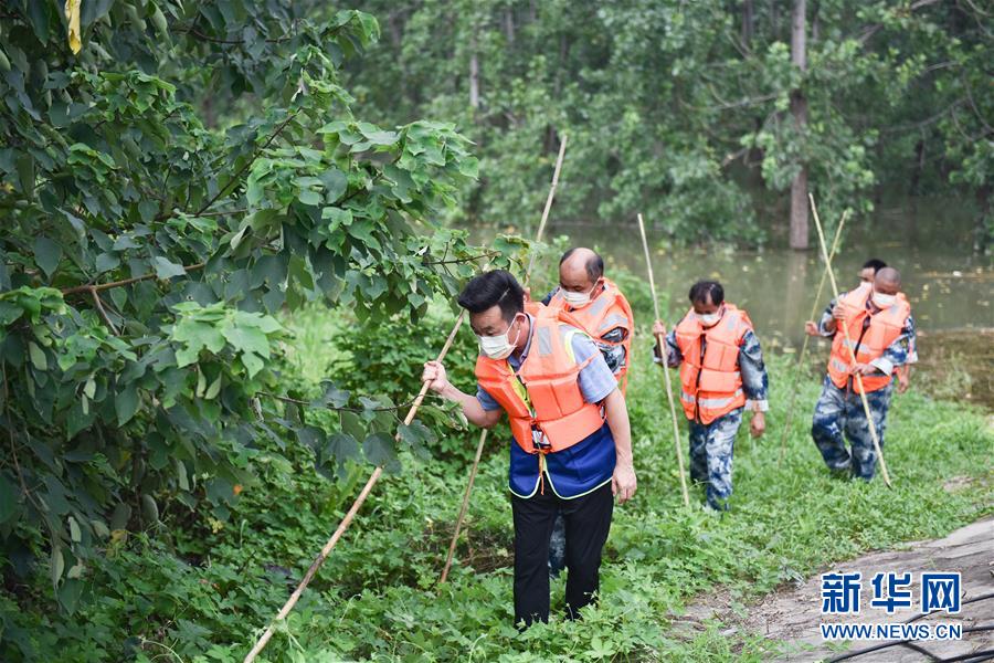 （在習(xí)近平新時(shí)代中國(guó)特色社會(huì)主義思想指引下&mdash;&mdash;新時(shí)代新作為新篇章&middot;習(xí)近平總書記關(guān)切事&middot;圖文互動(dòng)）（2）戰(zhàn)疫魔,斗洪魔&mdash;&mdash;湖北全力應(yīng)對(duì)防疫、防汛疊加&ldquo;雙考&rdquo;