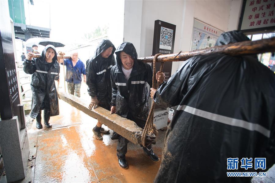 （在習(xí)近平新時(shí)代中國(guó)特色社會(huì)主義思想指引下&mdash;&mdash;新時(shí)代新作為新篇章&middot;習(xí)近平總書記關(guān)切事&middot;圖文互動(dòng)）（4）戰(zhàn)疫魔,斗洪魔&mdash;&mdash;湖北全力應(yīng)對(duì)防疫、防汛疊加&ldquo;雙考&rdquo;