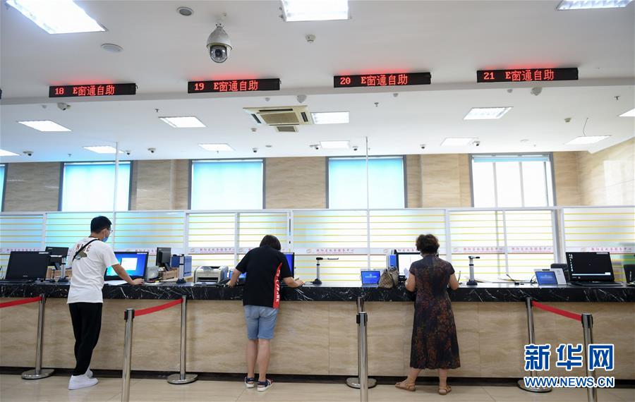 (在習(xí)近平新時代中國特色社會主義思想指引下——新時代新作為新篇章·習(xí)近平總書記關(guān)切事·圖文互動)(10)激發(fā)每個經(jīng)濟(jì)“細(xì)胞”的活力——千方百計把市場主體保護(hù)好