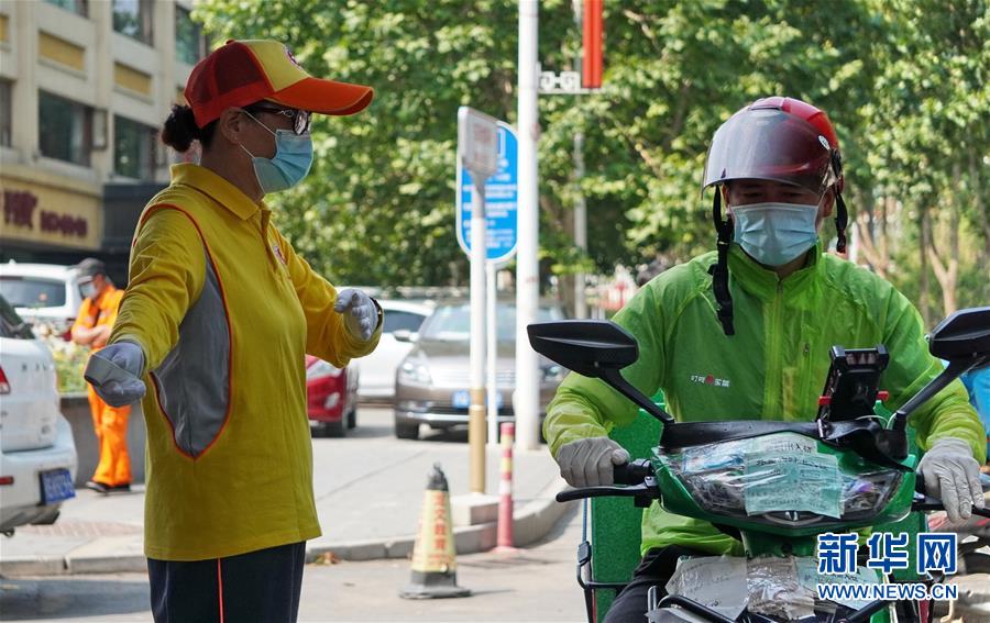 （總書記推動(dòng)的改革身邊事&middot;文化改革篇）（4）特寫：&ldquo;生活便利了，環(huán)境變美了，人也舒心了&rdquo; &mdash;&mdash;感受基層文明實(shí)踐站里的惠民服務(wù)