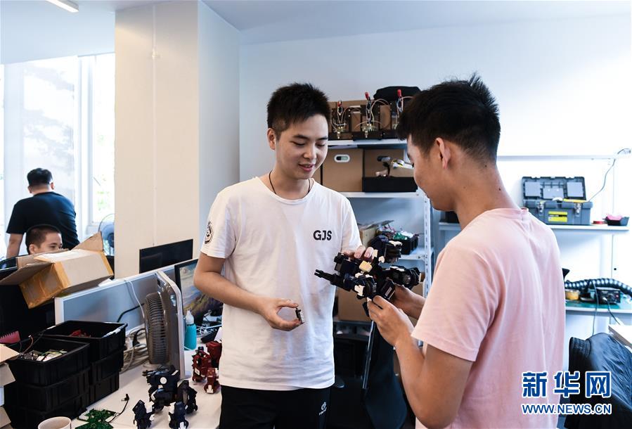 (在習近平新時代中國特色社會主義思想指引下——新時代新作為新篇章·習近平總書記關切事·圖文互動)(8)我家大門常打開——經濟特區(qū)全方位對外開放故事