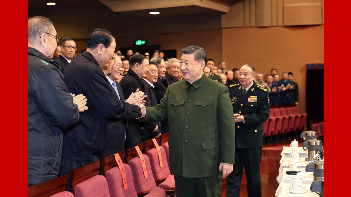 中央軍委舉行慰問駐京部隊(duì)老干部迎新春文藝演出 習(xí)近平向全軍老同志祝賀新春