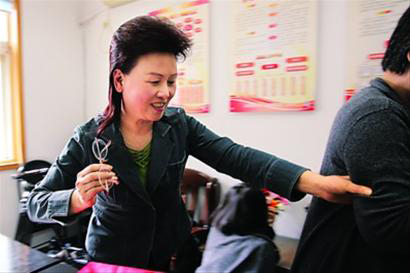 梁慧麗自己帶頭干，身邊人從跟著干到搶著干