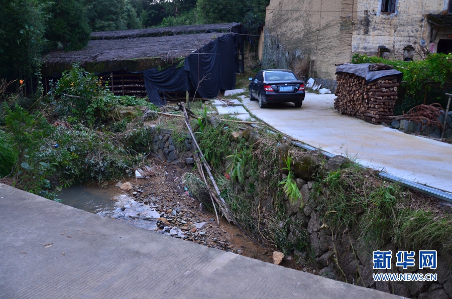周炳耀有輛二手車，被全村人當(dāng)作&ldquo;公交車&rdquo;