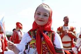 花車巡游奏響中俄&ldquo;最炫&rdquo;民族風