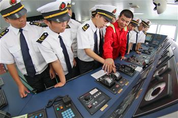 山東煙臺(tái)：&ldquo;準(zhǔn)海員&rdquo;登輪體驗(yàn)
