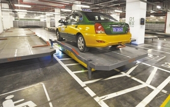 機(jī)器人為司機(jī)&ldquo;自動泊車&rdquo;