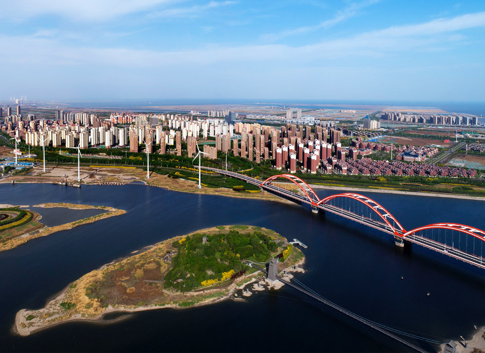 銳意進(jìn)取，埋頭苦干，向著偉大目標(biāo)奮力前行