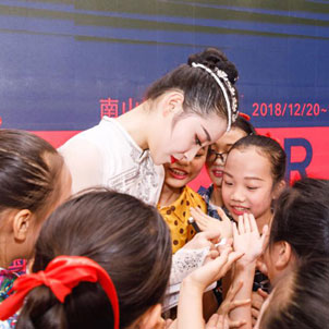 【青春的故事】青春舞動民族之美&mdash;&mdash;專訪中央民族大學舞蹈學院學生李美靜