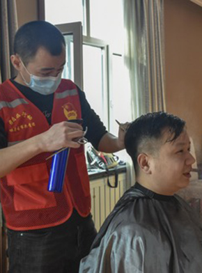 &ldquo;小小發(fā)屋&rdquo;溢真情&mdash;&mdash;新疆&ldquo;90后&rdquo;義務(wù)理發(fā)師馬國仁的故事