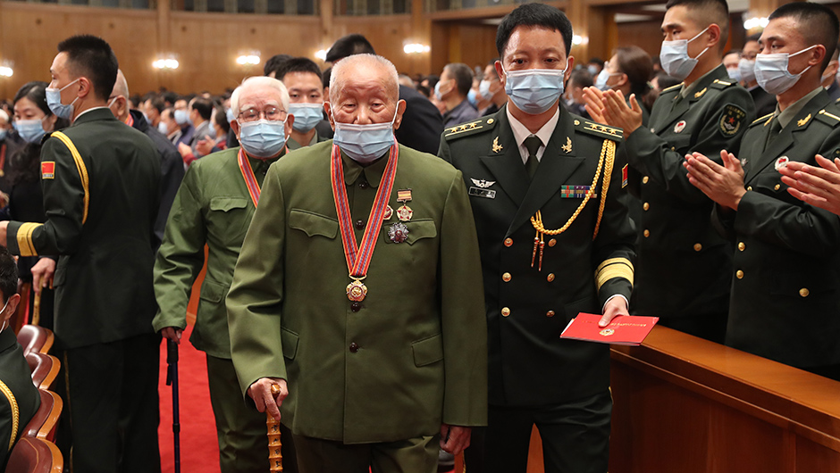 志愿軍老戰(zhàn)士、老同志入場