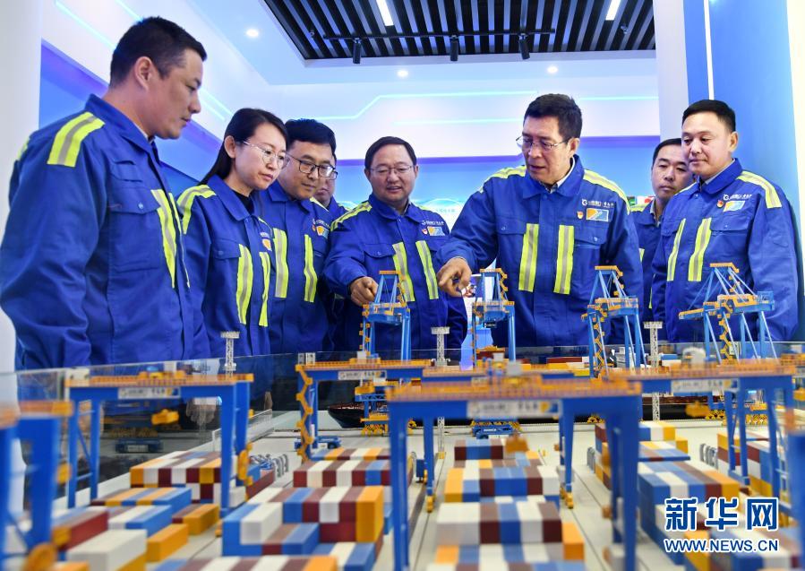 中國智慧港口的&ldquo;拓荒人&rdquo;&mdash;&mdash;記山東港口青島港連鋼創(chuàng)新團(tuán)隊