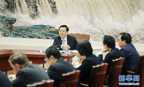 張德江主持召開十二屆人大常委會第二次委員長會議