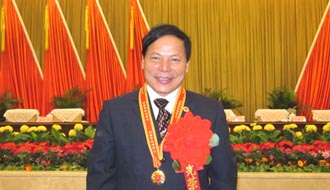 楊斌圣獲省勞動(dòng)模范稱(chēng)號(hào)